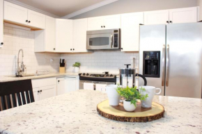 Spacious Family Oasis ~ 5 Stars Location ~ Royal Beds